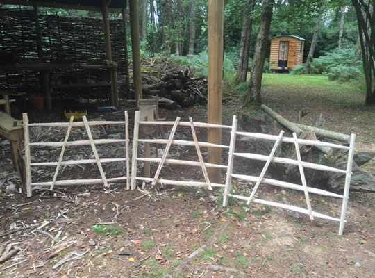 Cleft gate hurdle making